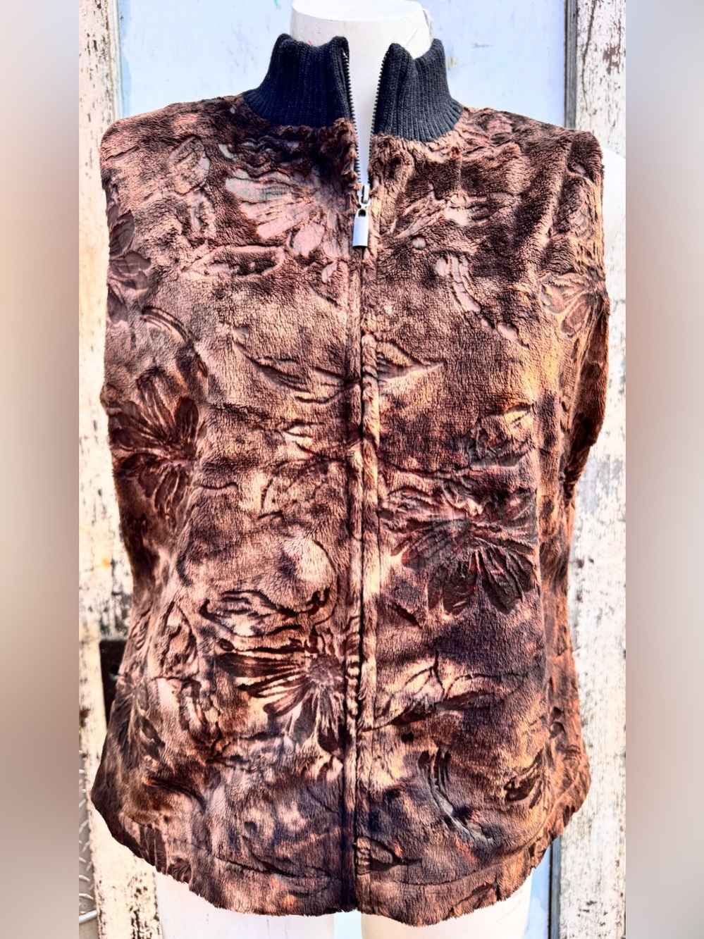 Acorn Women’s Faux Fur Floral Vest- Large